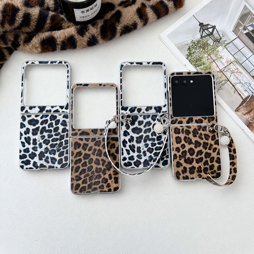 Street Fashion Female - เคสโทรศัพท์พับลายเสือดาวสำหรับโมโตโรล่า ราซ 60 50 อัลตร้าพร้อมสายรัดข้อมือแบบถอดได้ฝาครอบกันกระแทกป้องกันการตกกระแทก